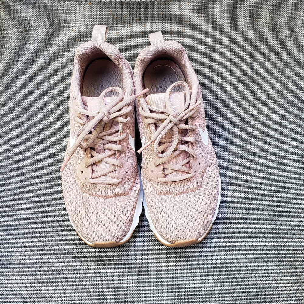 Women's Nike Air Max Motion Low Runner